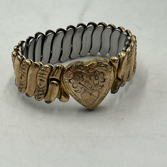 Hall of Providence Vintage
12K Gold Filled Stainless Heart Expansion Bracelet - Picture 14 of 15